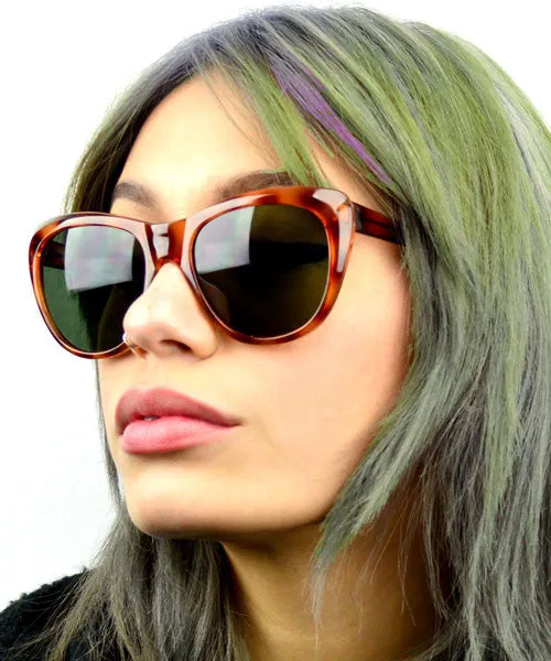 CHARMING Tortoise Cat-Eye Sunglasses